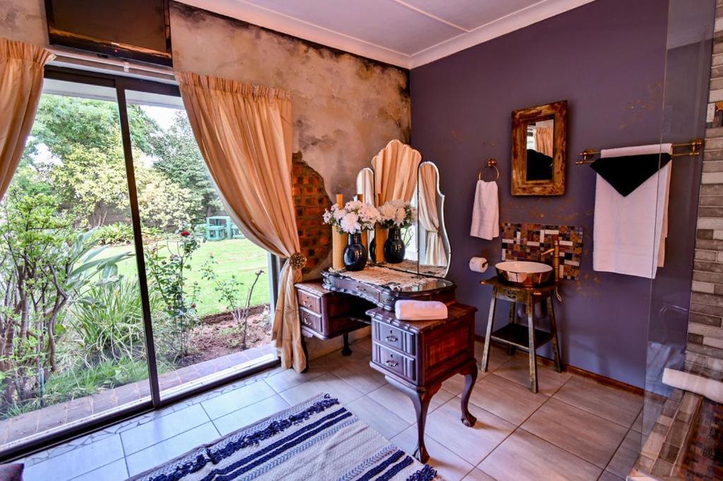 Iszis Guest House Bloemfontein Exteriör bild