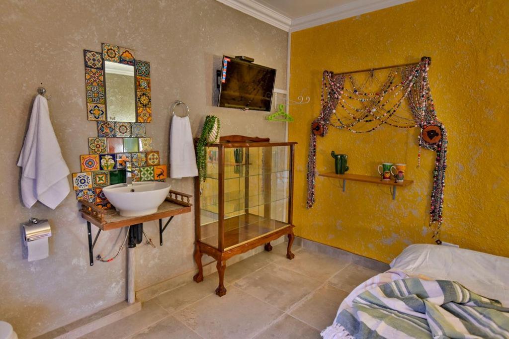 Iszis Guest House Bloemfontein Exteriör bild