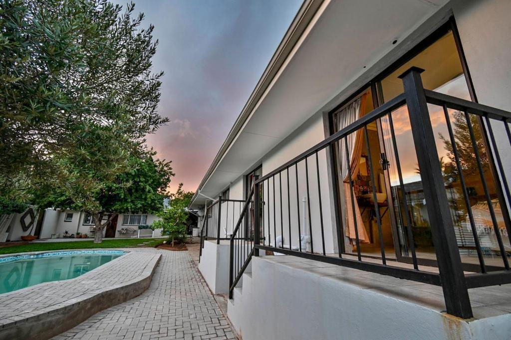 Iszis Guest House Bloemfontein Exteriör bild