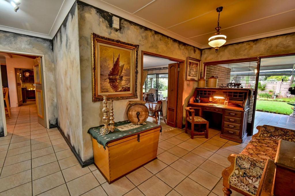 Iszis Guest House Bloemfontein Exteriör bild