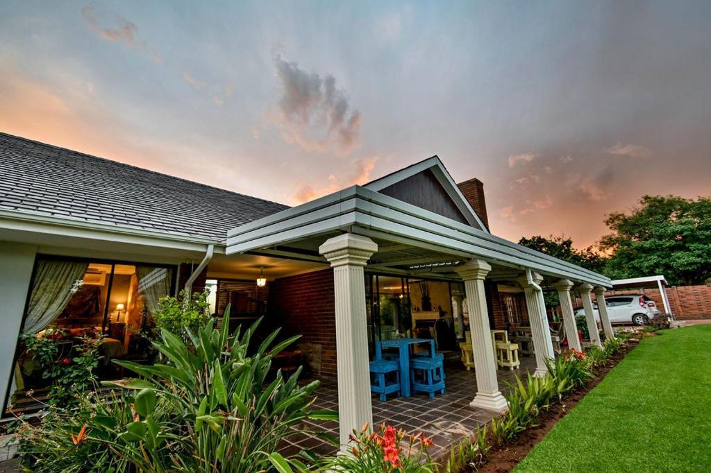Iszis Guest House Bloemfontein Exteriör bild