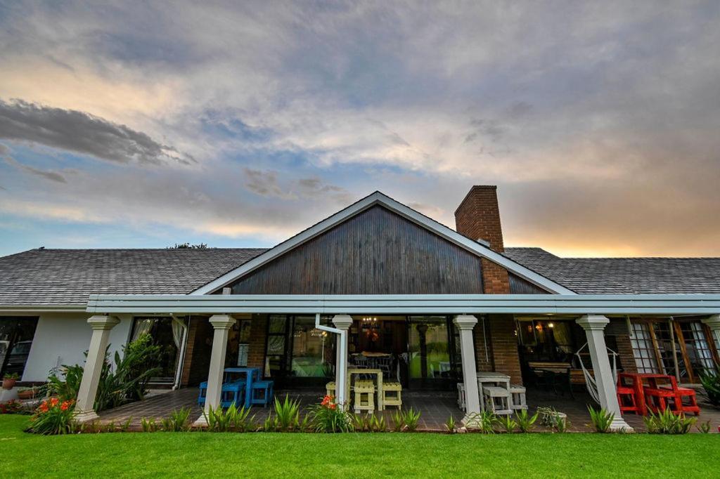 Iszis Guest House Bloemfontein Exteriör bild